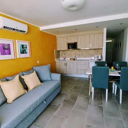 Modern Stylish Apartment *